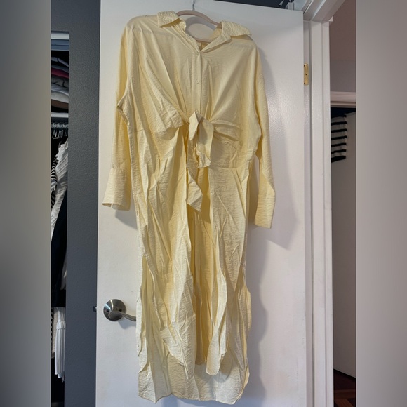 Yellow dress with bow - Picture 2 of 3